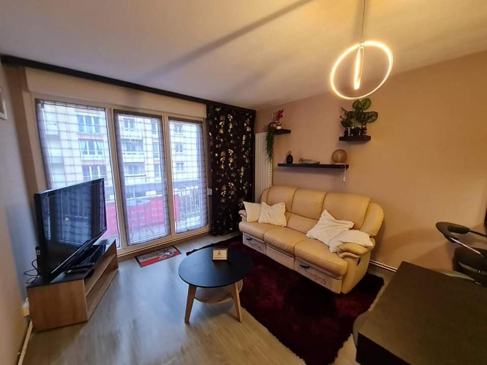 Chez Romain, Appartement Proche Commerces Et Centre Ville Avec Wifi Verdun-sur-Meuse Bagian luar foto
